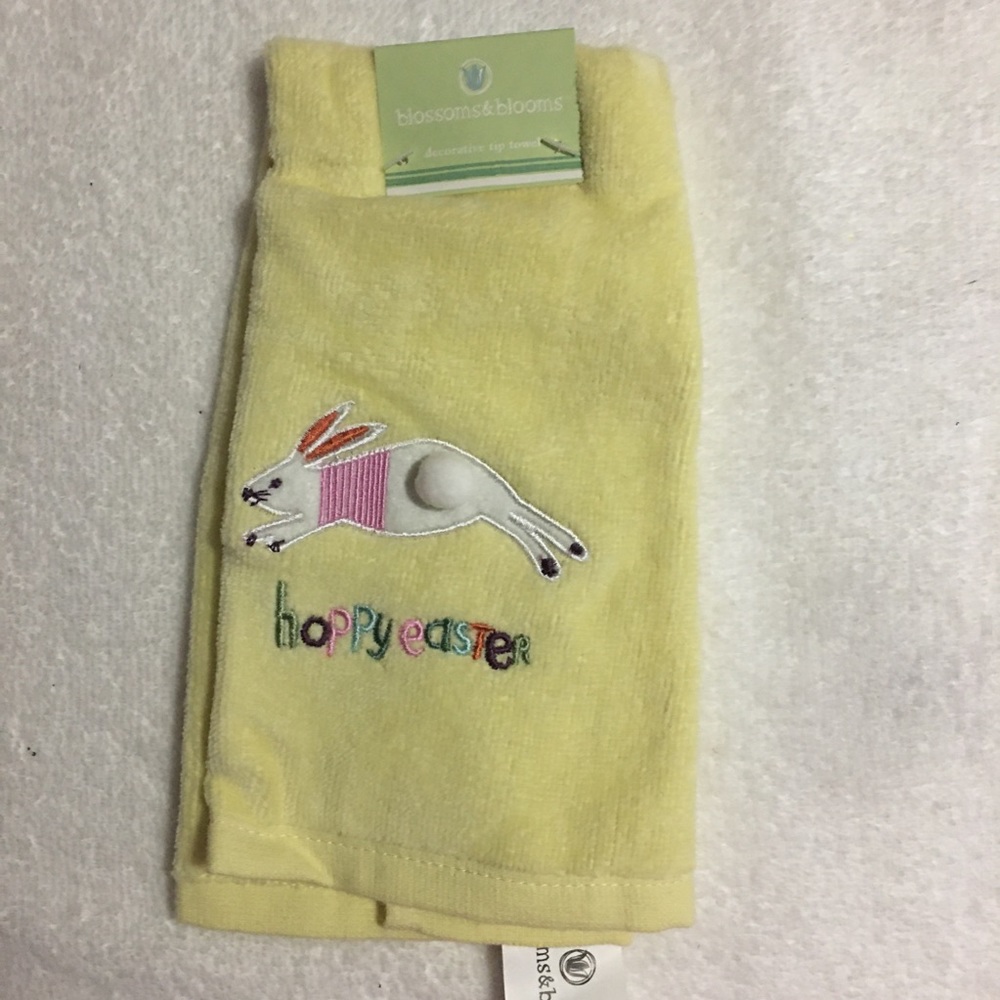 NWT Hoppy Easter towel
